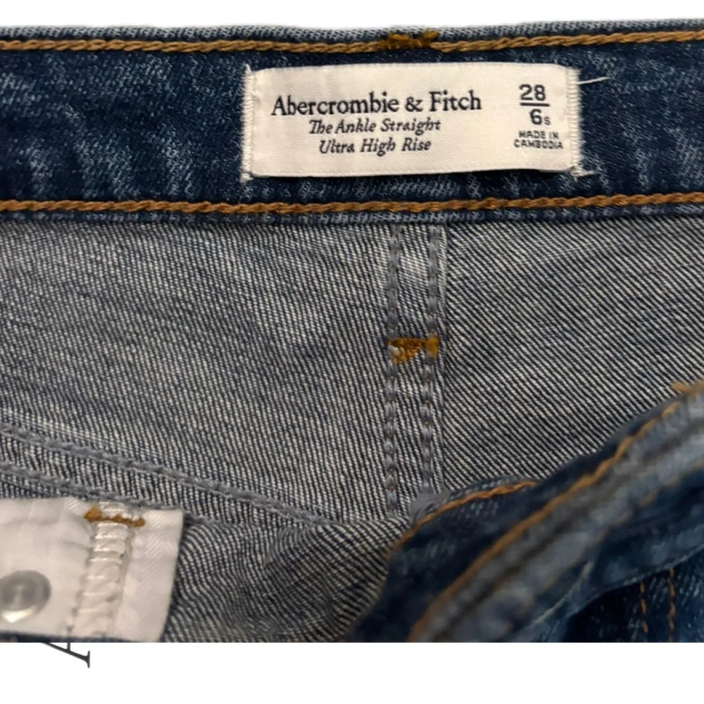 Abercrombie & Fitch The Ankle Straight Ultra High Rise Distressed Jeans 28/ 6S - Picture 8 of 16